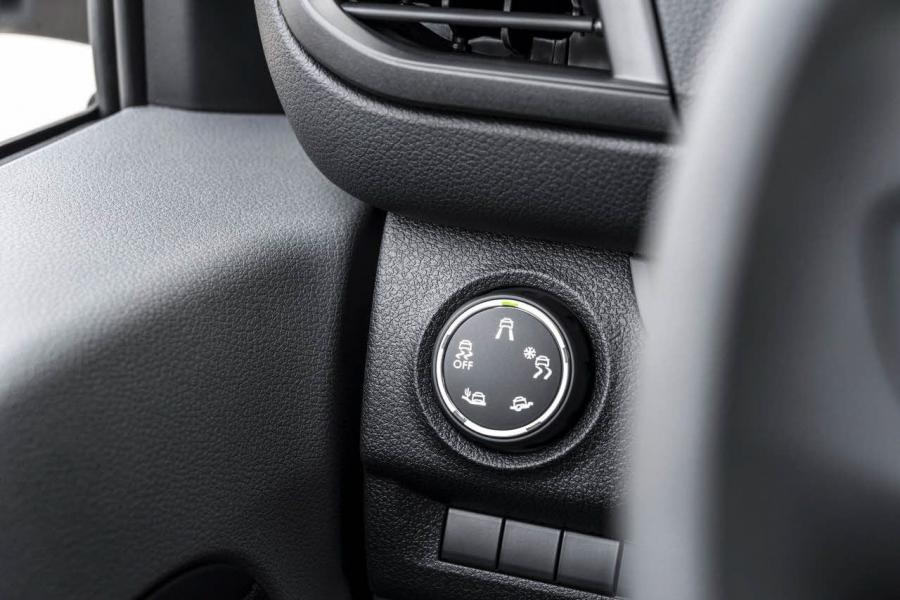 Детали интерьера Peugeot Expert 2016 года  (фото 23 из 48)
